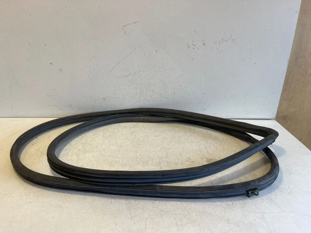 Front door rubber seal – left