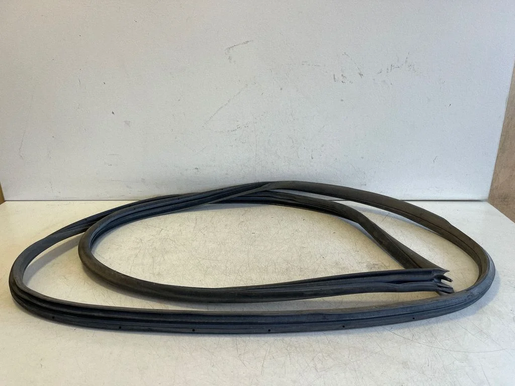 Front door rubber seal – left