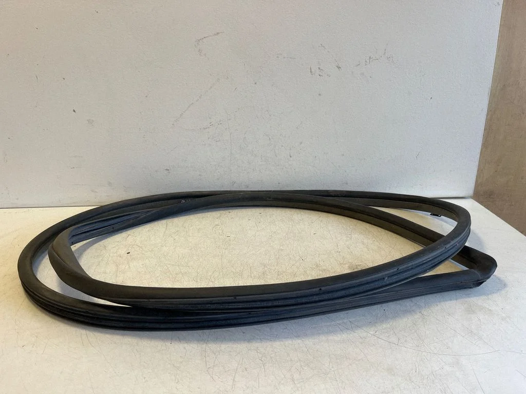 Front door rubber seal – right