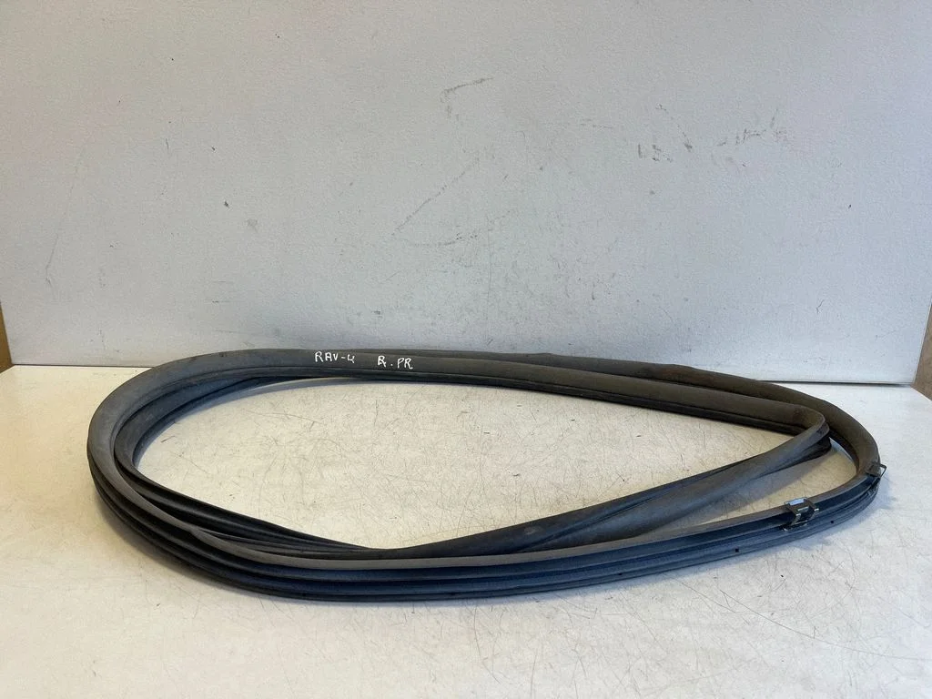 Front door rubber seal – right
