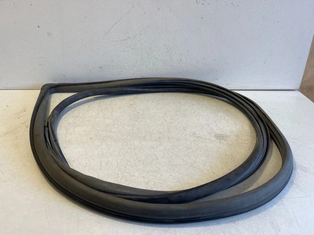 Front door rubber seal – right