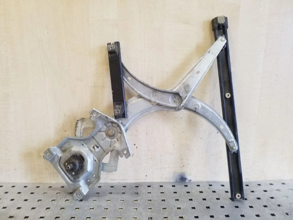 Front door manual window regulator 3A0837402A – Volkswagen Passat B4 (1994-1996)