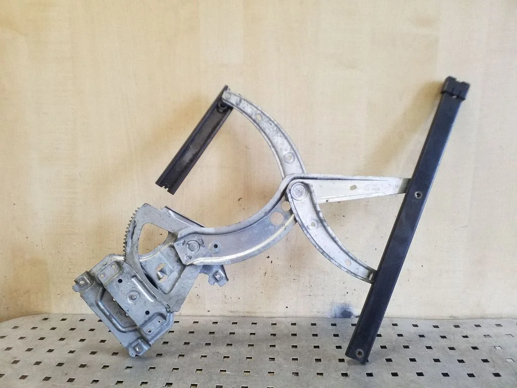 Front door manual window regulator 3A0837402B – Volkswagen Passat B4 (1994-1996)
