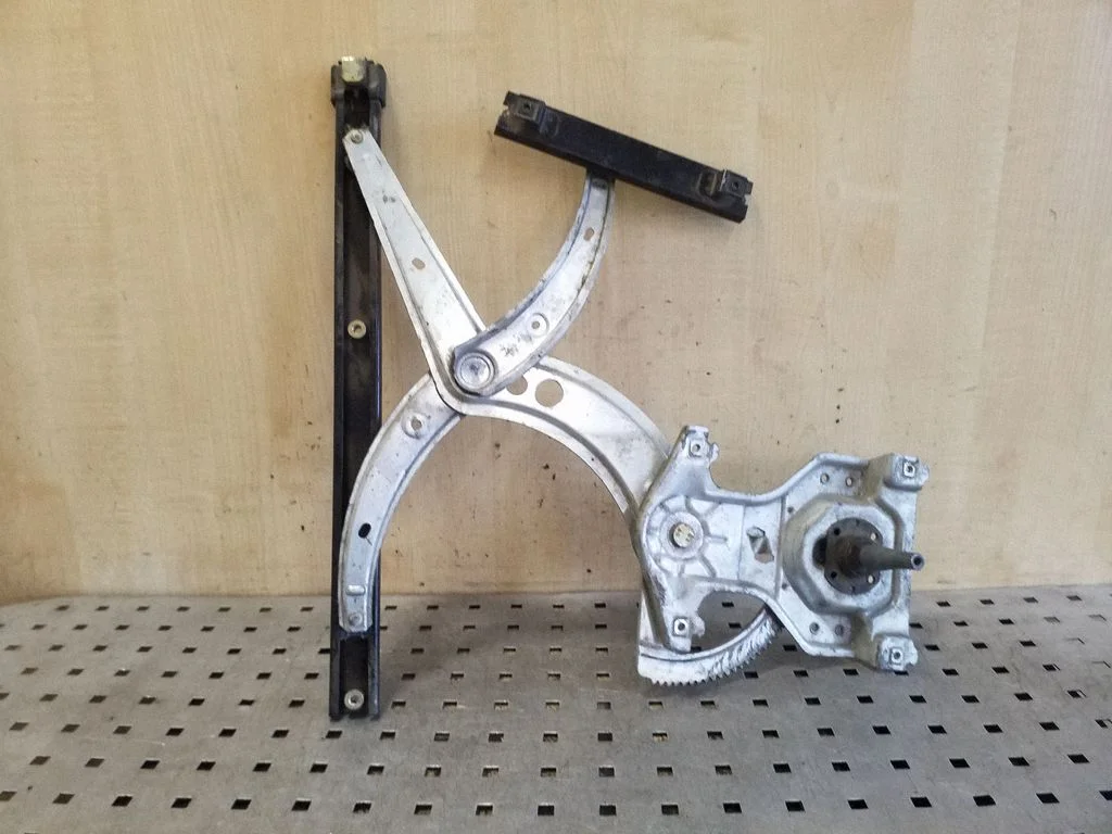 Front door manual window regulator 3A0837401B – Volkswagen Passat B4 (1994-1996)