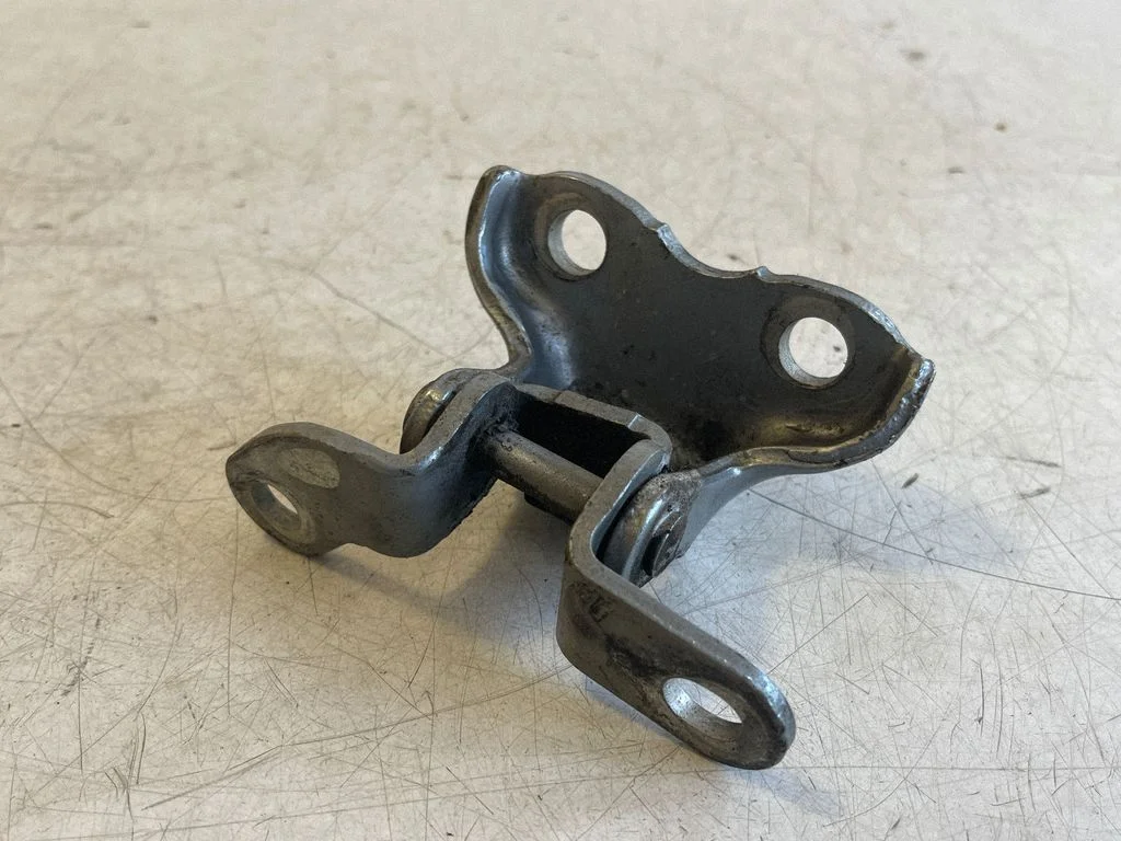 Rear door upper hinge – right