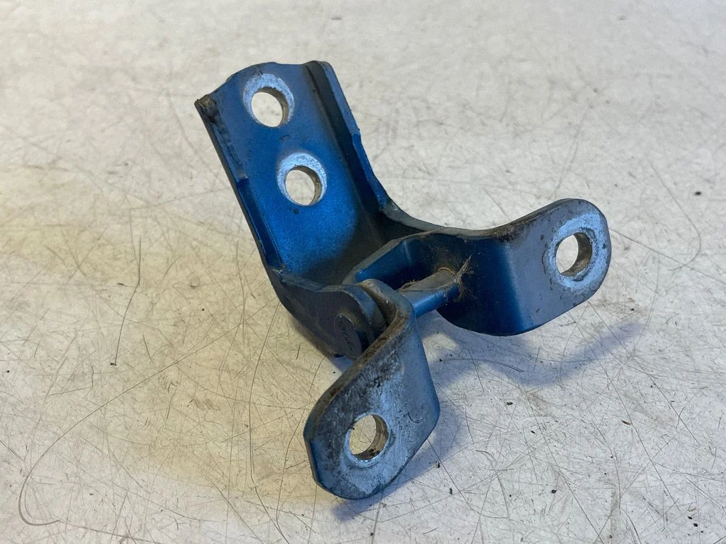 Rear door lower hinge – right