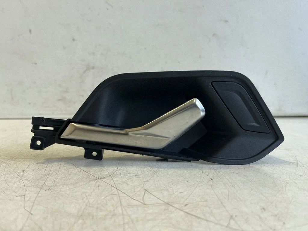 Tagaukse sisemine käepide 83A837020G