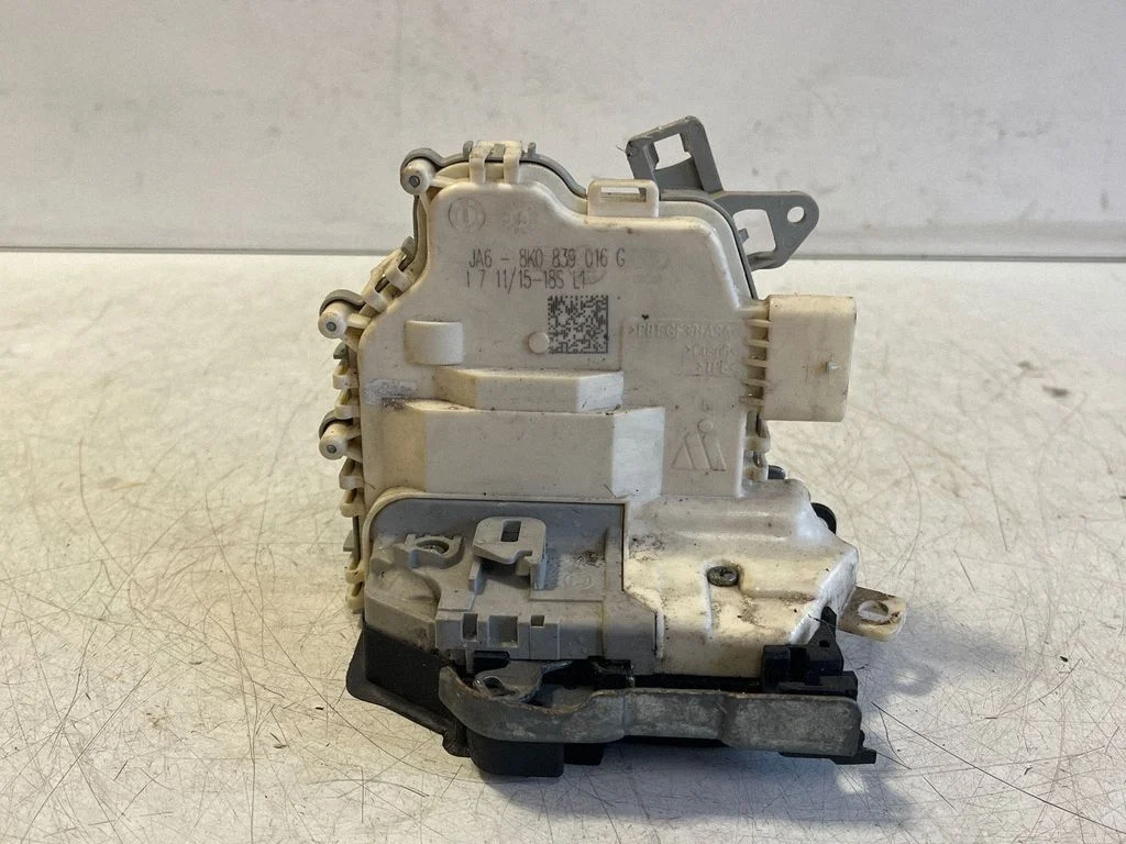 Rear door lock – Porsche Macan (95B) (2014-2018)