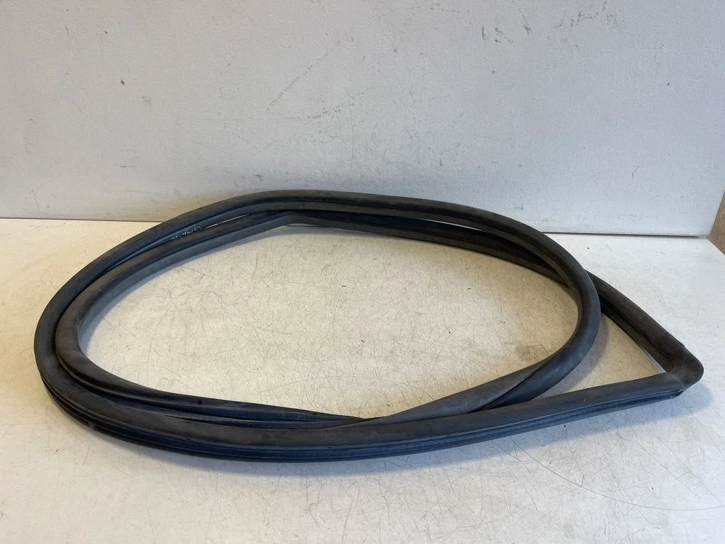 Rear door rubber seal (on body) – right