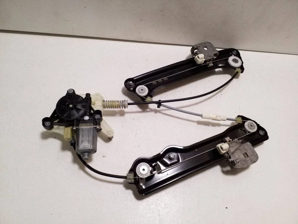 Rear door window regulator with motor 9J1839402D