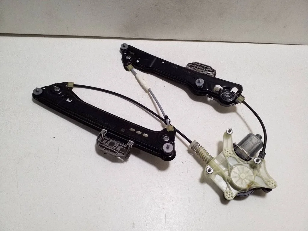 Rear door window regulator with motor 9J1839401D