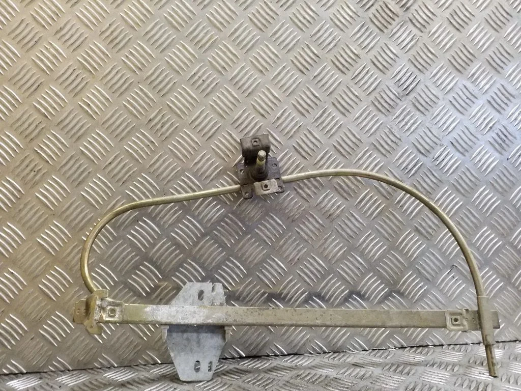 Mechaninis galinio lango pakėlimo mechanizmas