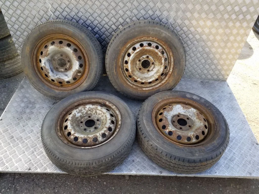 R16 plieninis štampuotas ratlankis (-iai)