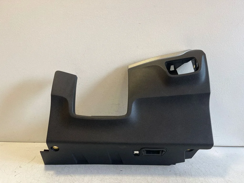 Dashboard lower bottom trim panel 81C863075A – Audi SQ2 GA (2017-)