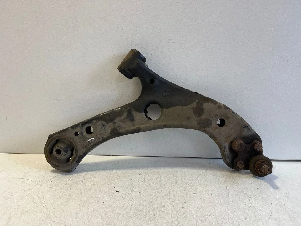 Front lower control arm/wishbone – right