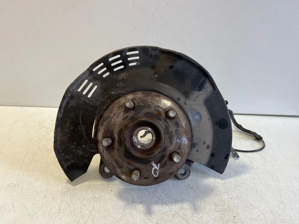 Front wheel hub – right