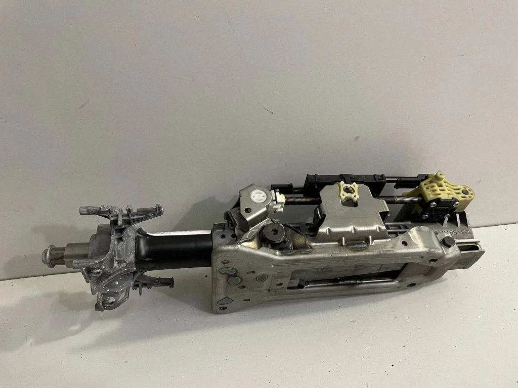 Steering wheel lock 7866030