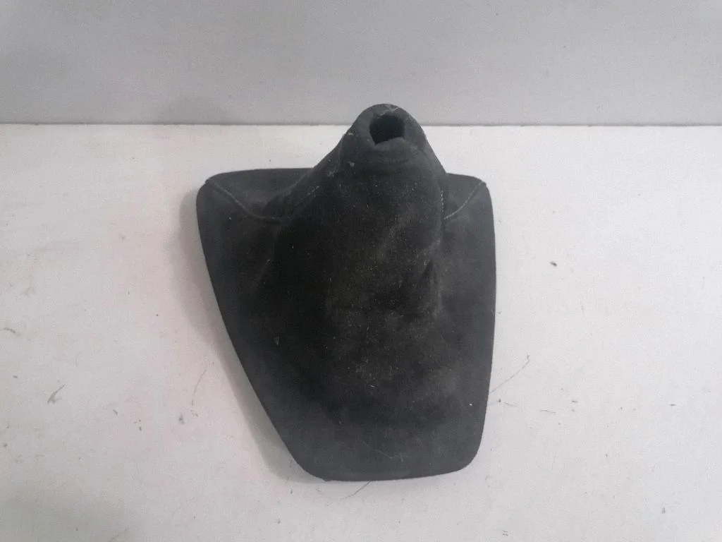 Pārnesumu pārslēga sviras apdare (āda, poga) 0435847