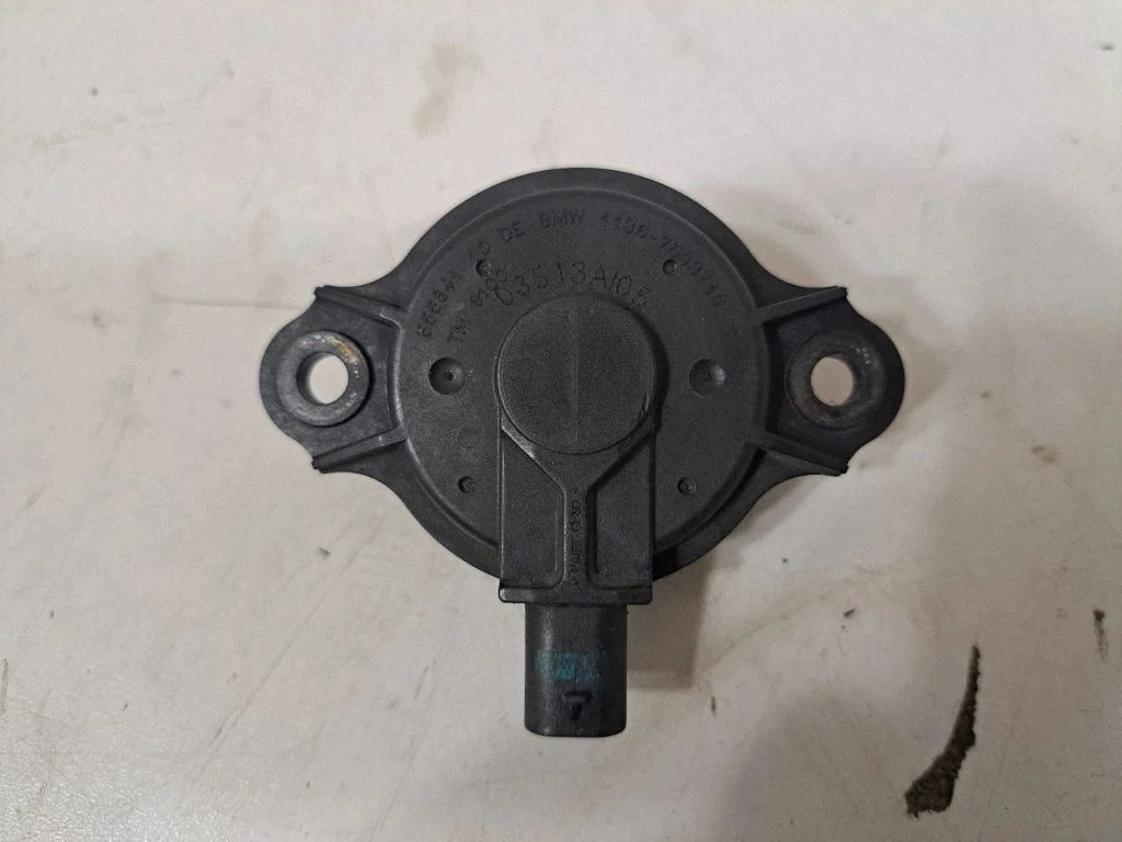 Sadales vārpstas fāžu regulēšanas vārsts (VANOS vārsts) 7593719