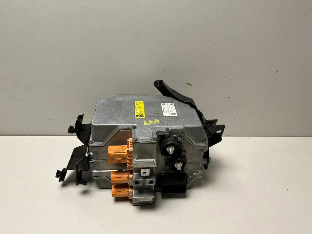 Voltage converter inverter – BMW 2 Series Active Tourer U06 (2021-)