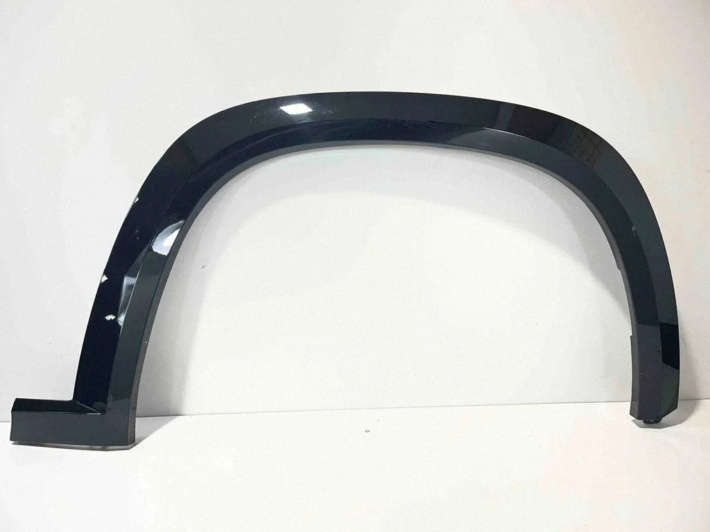Spārna nobeiguma apdare – BMW XM (2022-)