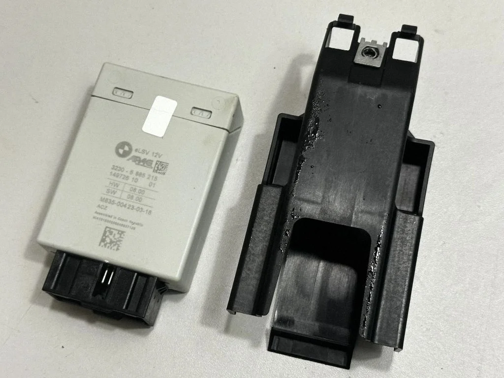 Stūres statņa vadības bloks 6885215