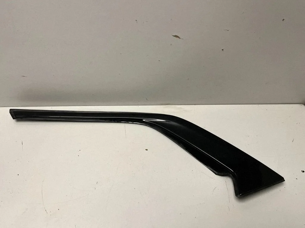 Moldings uz aizmugurējā spārna 9881639 – BMW XM (2022-)
