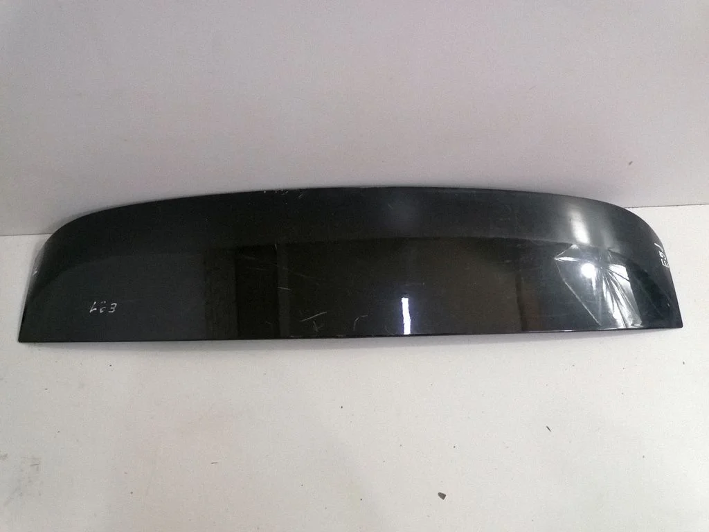 Tailgate/trunk spoiler
