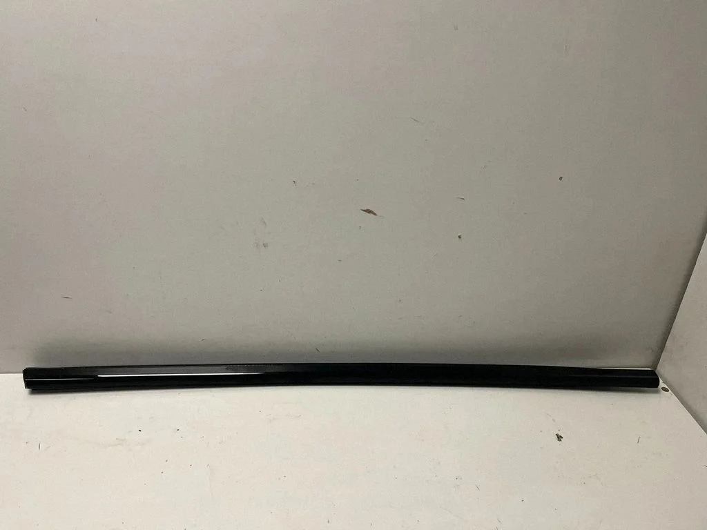Door glass trim – BMW XM (2022-)