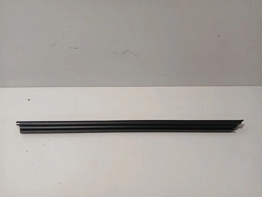 Ukseklaasi liist – BMW 5-seeria G30 G31 G38 (2016-)