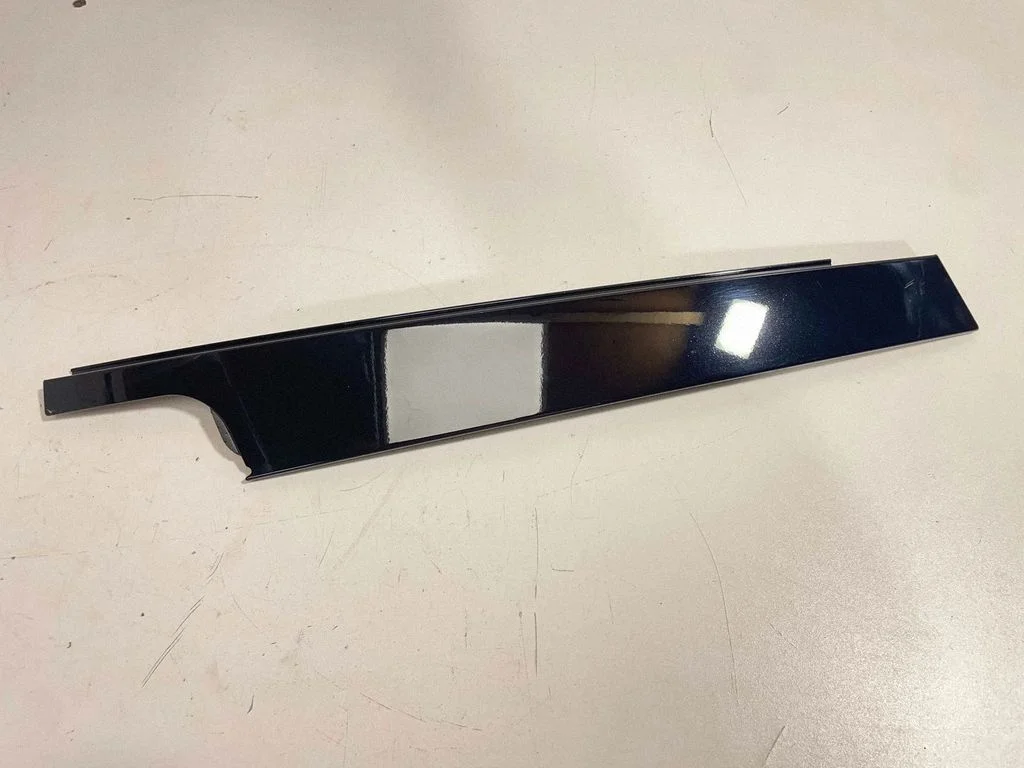Esiukse klaasi liist – BMW X5M G05 F95 (2019-)