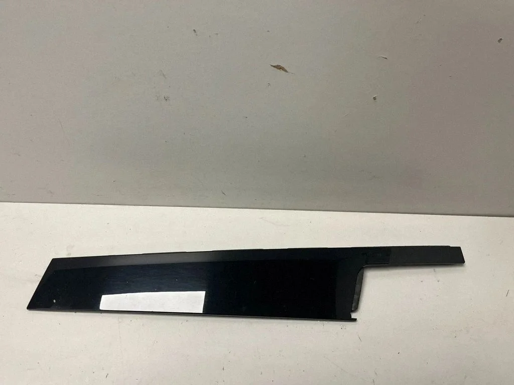Priekšējo durvju stikla apdare 9451278 – BMW XM (2022-)
