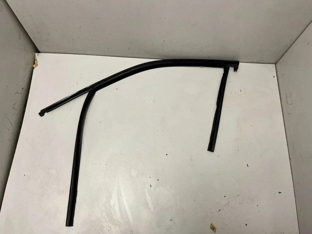 Priekšējo durvju stikla apdare 9451281 – BMW XM (2022-)