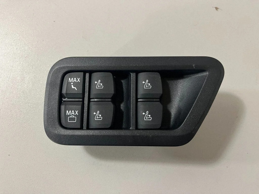 A set of switches 9439875 – BMW X7 G07 (2018-)
