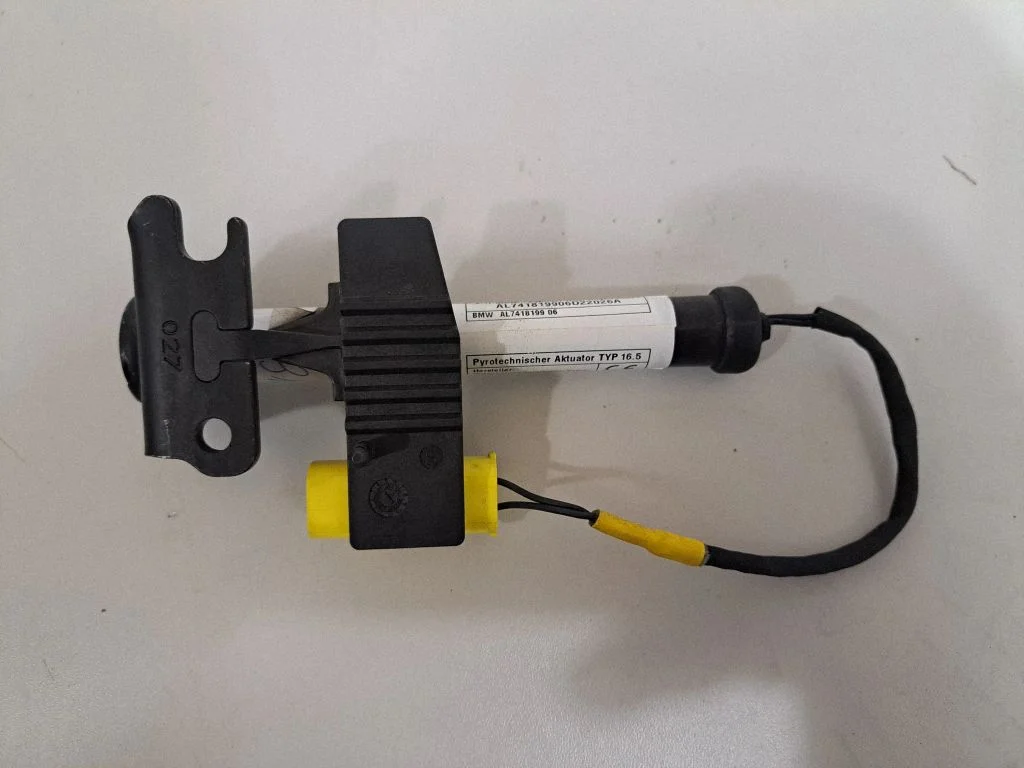 Motora pārsega gājēju drošības spilvena aktuators – BMW X6 G06 (2019-)