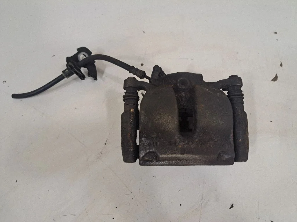 Front brake caliper 6869108