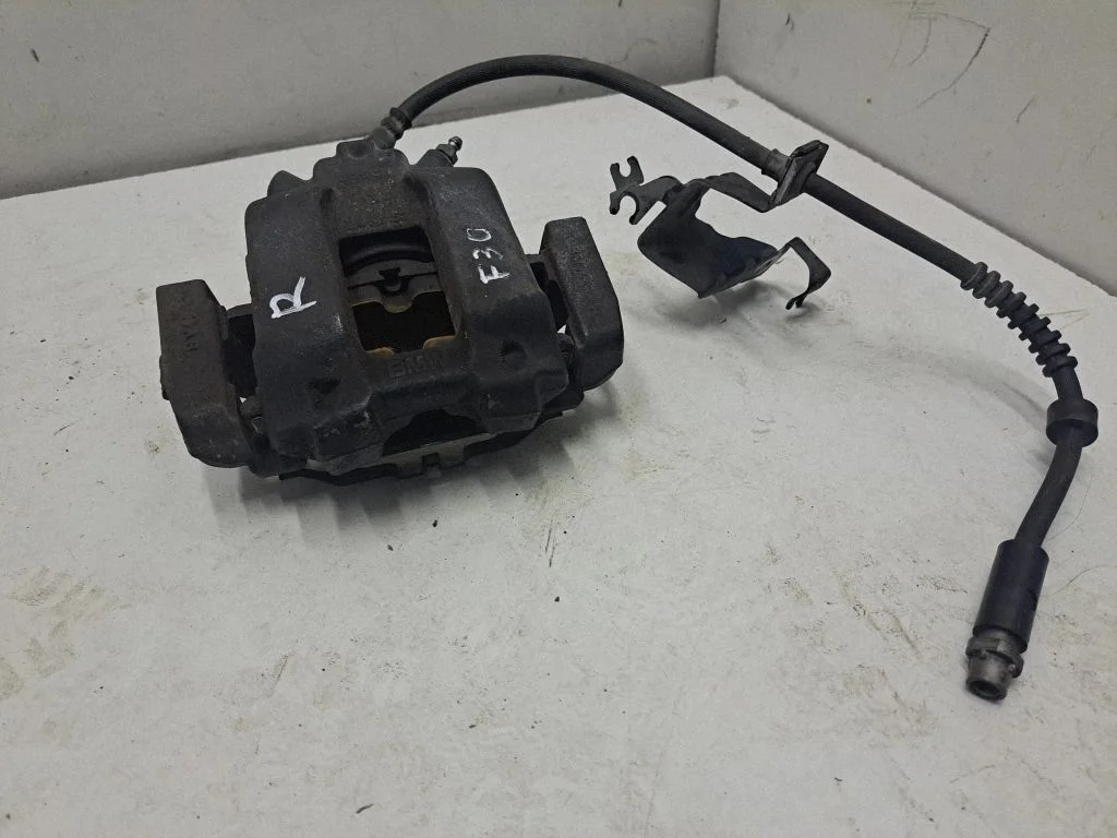 Zacisk hamulcowy przedni – BMW Seria 3 F30 F35 F31 (2012-2018)