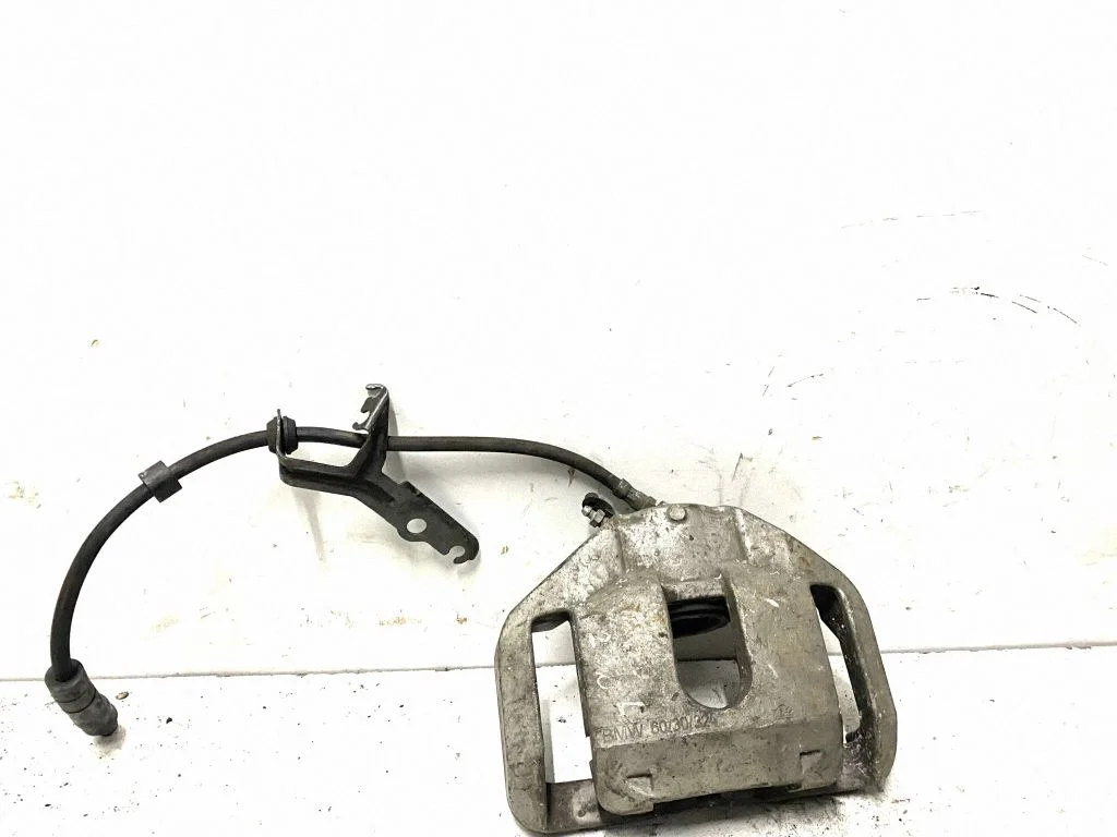 Zacisk hamulcowy przedni – BMW Seria 5 E60 E61 (2004-2010)