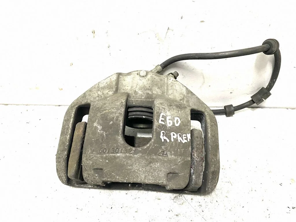 Zacisk hamulcowy przedni – BMW Seria 5 E60 E61 (2004-2010)