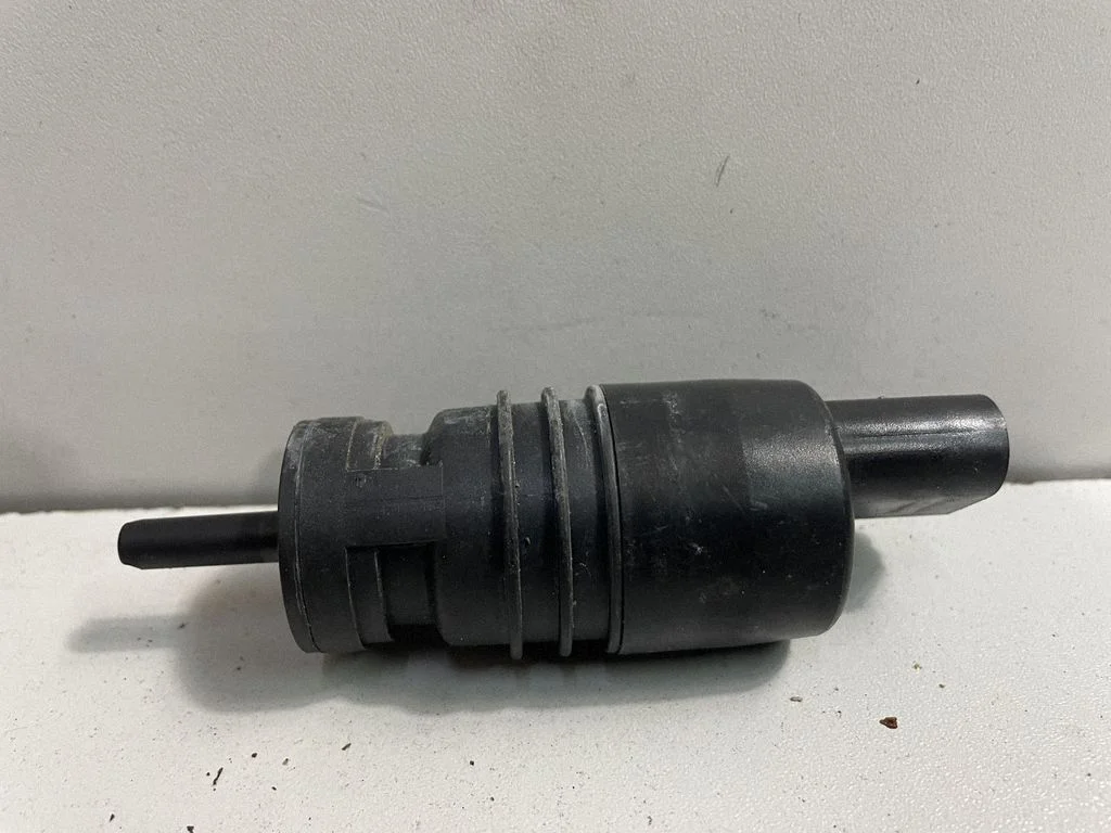 Logu mazgāšanas šķidruma sūknis (stiklu) 6934160 – BMW 6. sērija F12 F13 (2010-2018)