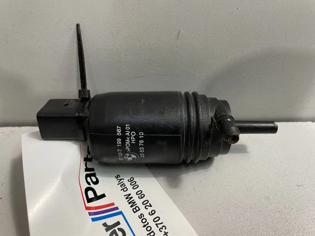 Windscreen/windshield washer pump – BMW 1 Series E81 E87 (2004-2011)