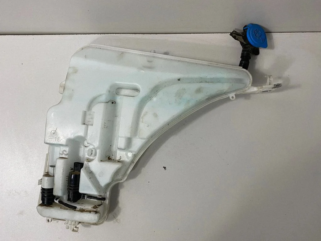 Windshield washer fluid reservoir/tank – BMW 1 Series F20 F21 (2011-2019)