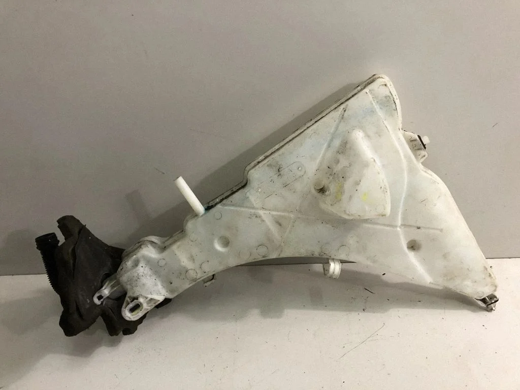 Windshield washer fluid reservoir/tank 7292424