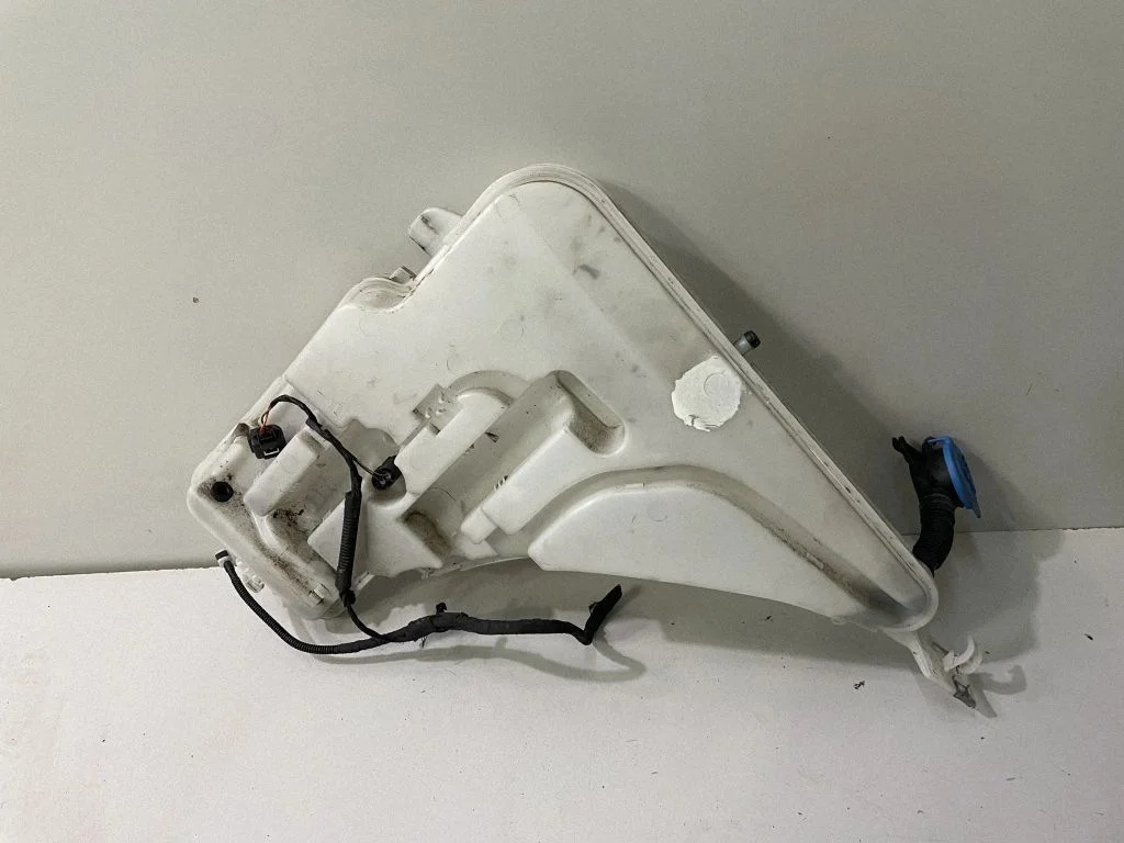 Logu mazgāšanas šķidruma tvertne – BMW 3. sērija F30 F35 F31 (2012-2018)