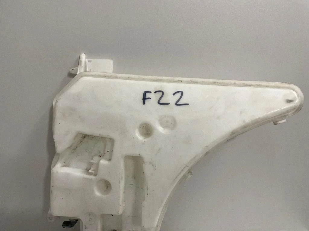 Logu mazgāšanas šķidruma tvertne – BMW 2. sērija F22 F23 (2013-2017)