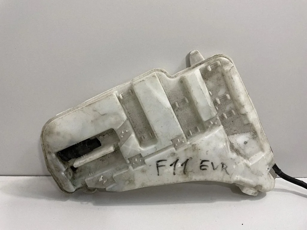 Logu mazgāšanas šķidruma tvertne – BMW 5. sērija F10 F11 (2009-2016)