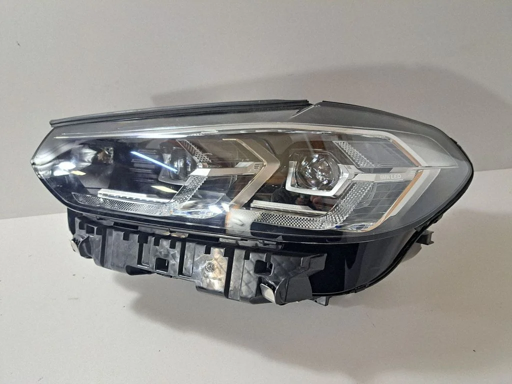 Esituli – BMW X4 G02 (2018-)