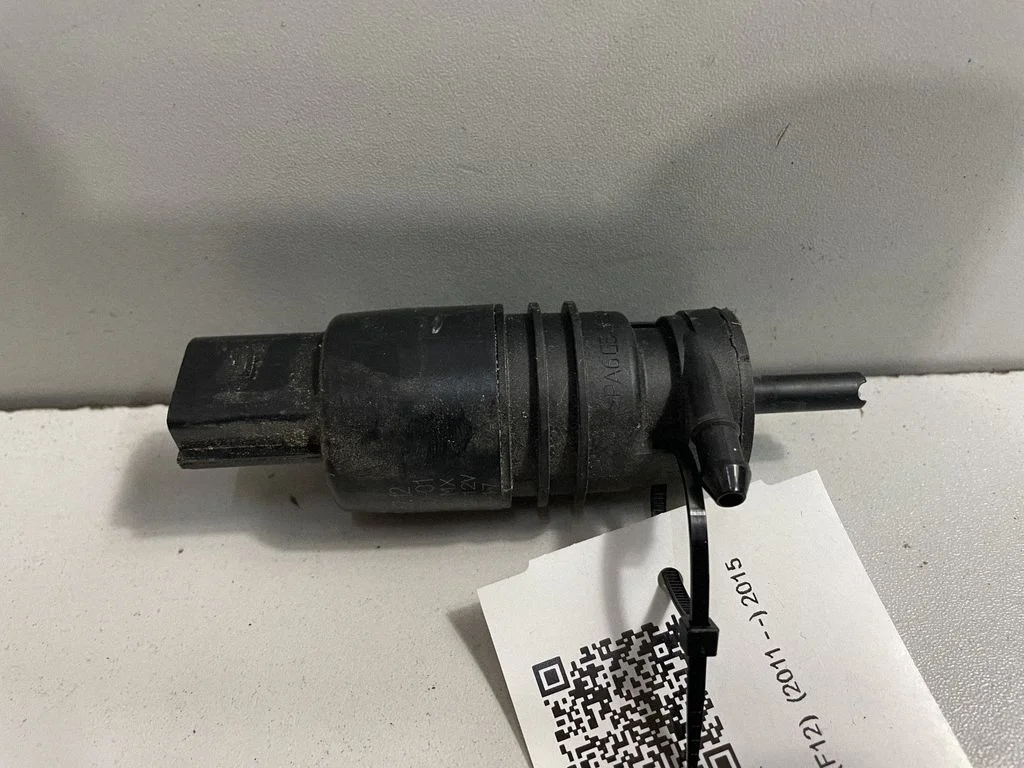 Klaasipesuvedeliku pump (klaaside) – BMW 6-seeria F12 F13 (2010-2018)