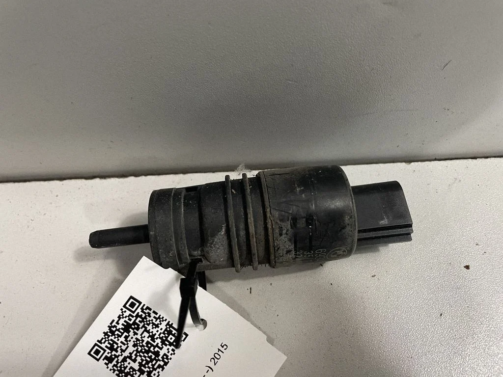 Klaasipesuvedeliku pump (klaaside) – BMW 6-seeria F12 F13 (2010-2018)