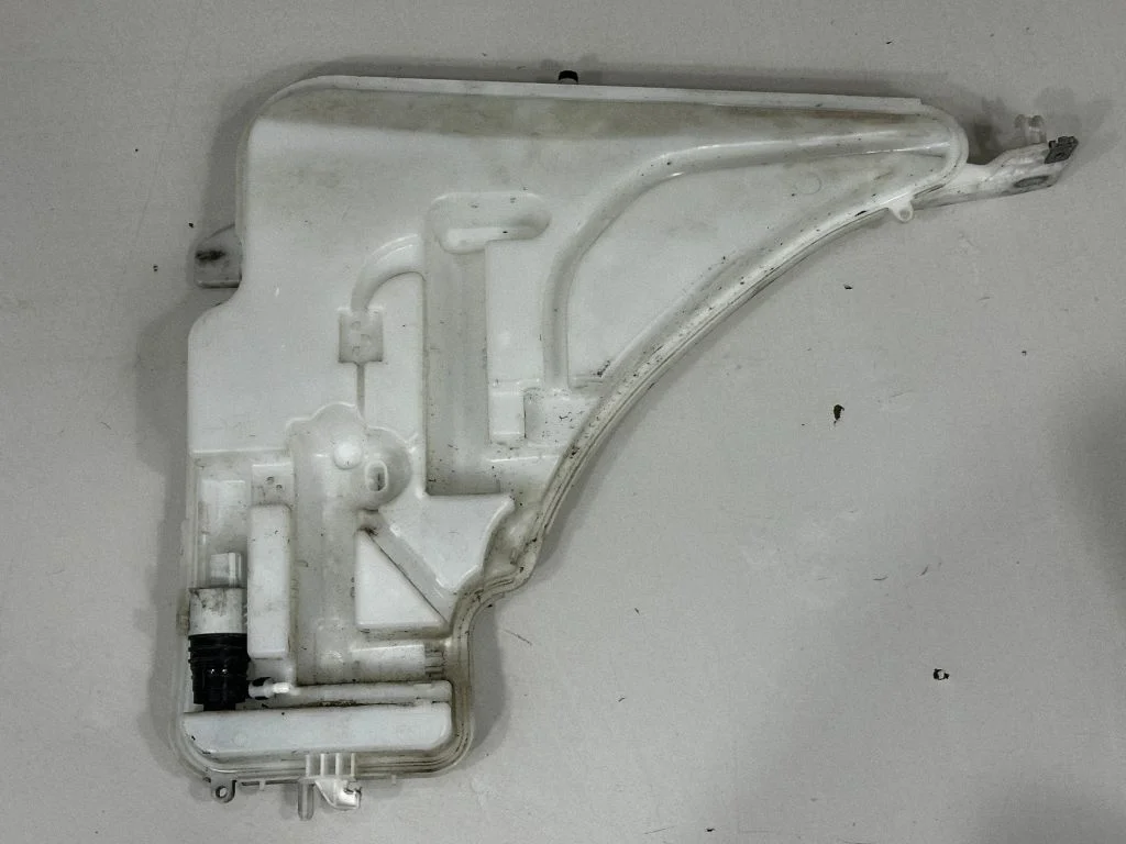 Logu mazgāšanas šķidruma tvertne – BMW 4. sērija F32 F33 (2013-2020)